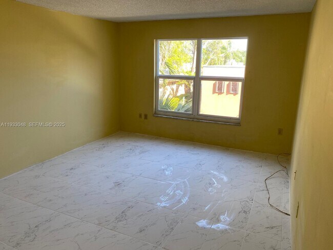 Building Photo - 555 NE 123rd St