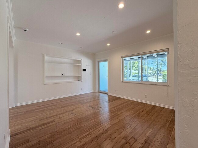 Building Photo - 1413 SW 23rd Ave