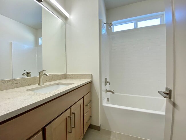 Building Photo - Brand New Luxury Home in Gated Community - Furnished Option Available