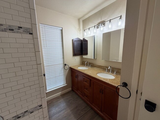Building Photo - Charming Single-Story Home Near 1604 & Culebra