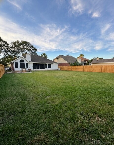 Building Photo - 3615 Somerton Dr