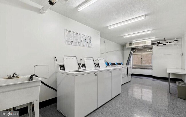 Building Photo - 4515 Willard Ave