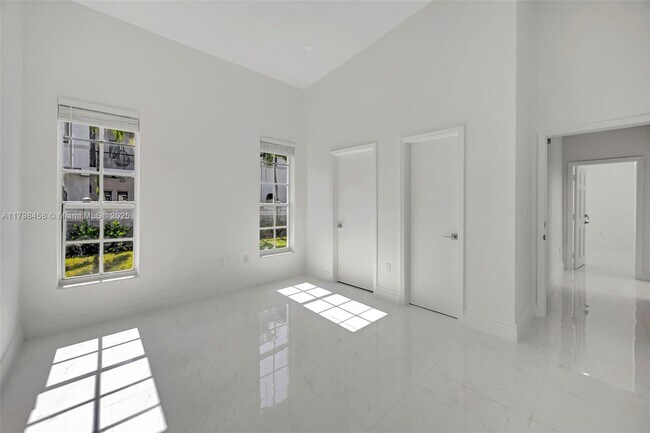 Building Photo - 6841 SW 71st Ave