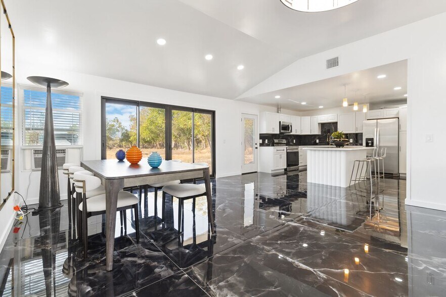 Building Photo - 1092 TX-46