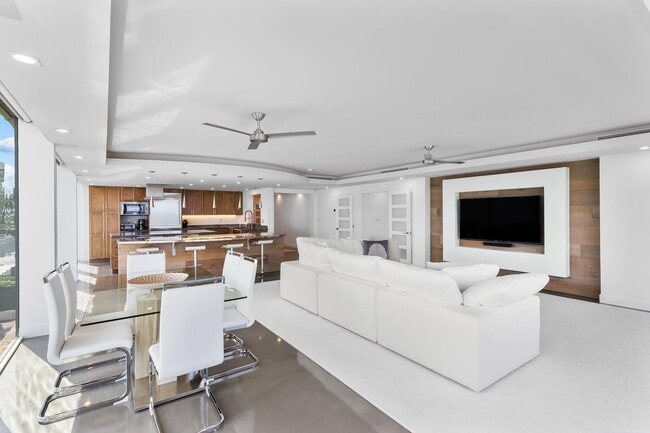 Building Photo - 2155 S Ocean Blvd