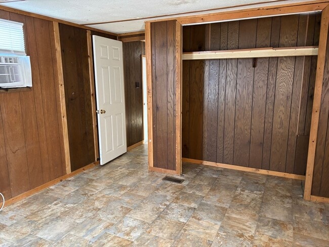 Building Photo - 2 bedroom mobile home located in the rolling hills of Moore County.