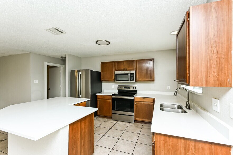 Building Photo - 10769 Braemoor Dr