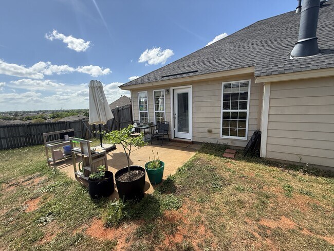 Building Photo - 650 Little Farm Rd