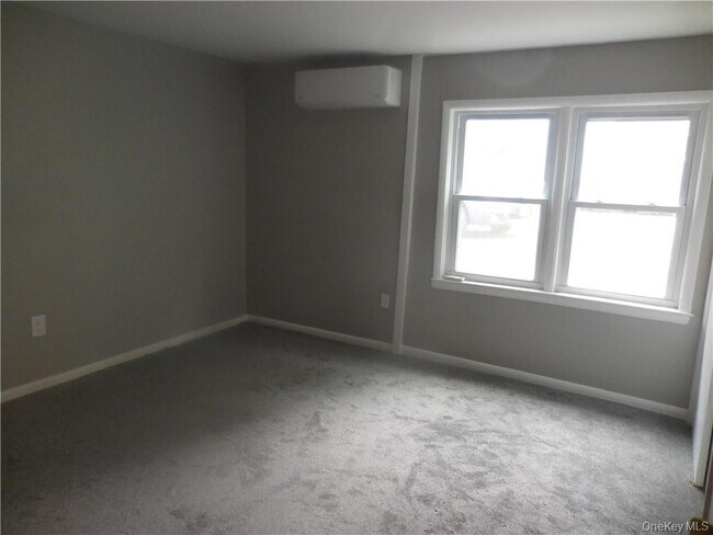 Building Photo - 41 Willow Ave