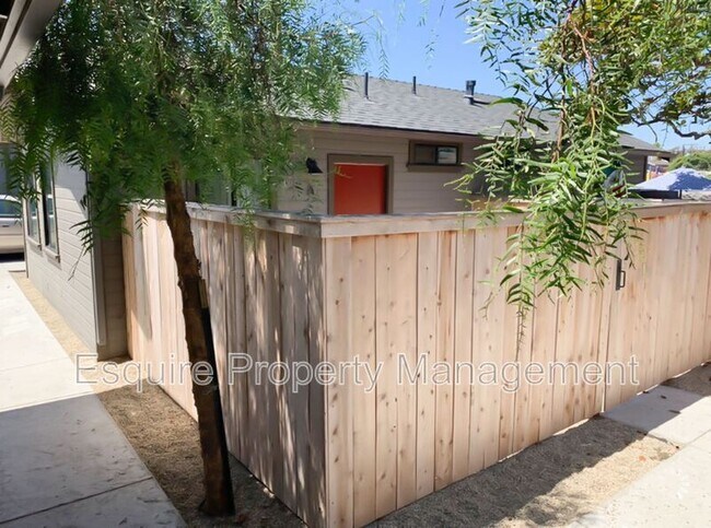 Building Photo - 319 HILL