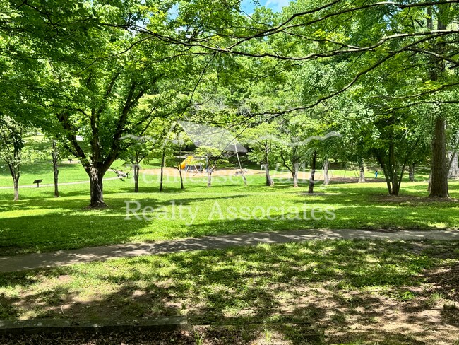 Building Photo - UPDATED 2 BED/1 BATH with carport right ne...
