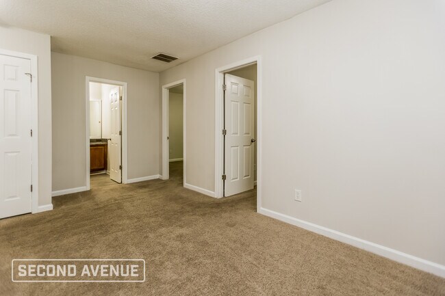 Building Photo - 5211 Hanover St