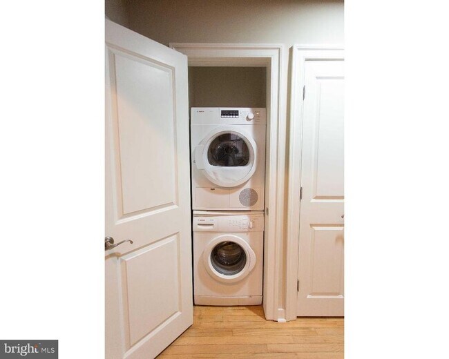 Building Photo - 1100 Spruce St