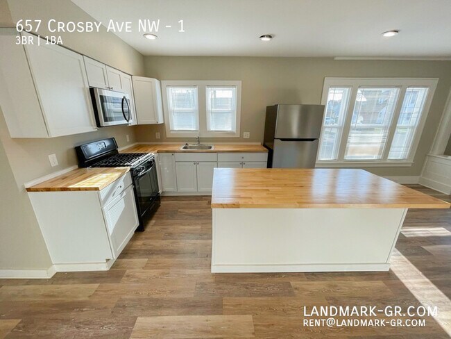 Building Photo - 657 Crosby St NW