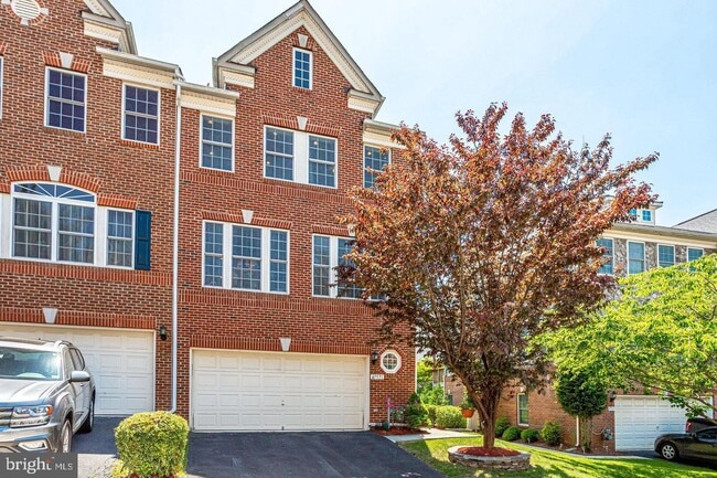 Building Photo - 47571 Royal Burnham Terrace