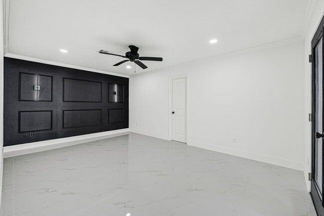 Building Photo - 2415 Moss Hill Dr