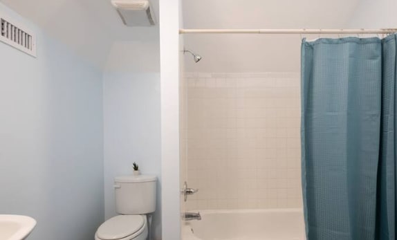 Building Photo - 735 E University Ave