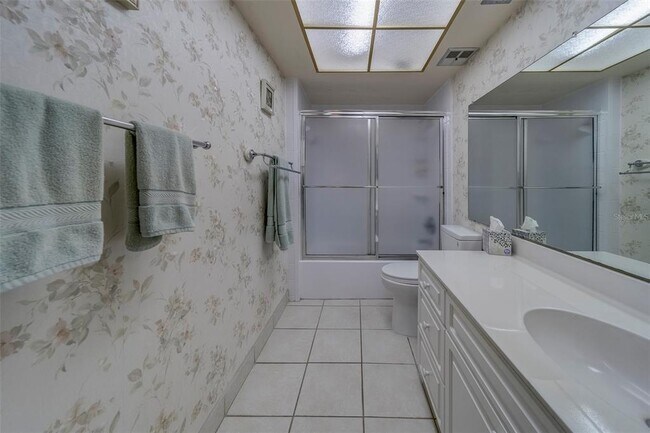 Building Photo - 4575 Cove Cir