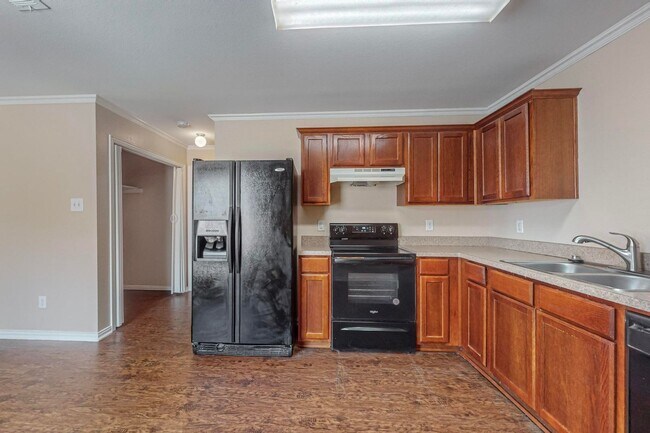 Building Photo - Charming 3-Bedroom Home on Treed Cul-de-Sa...