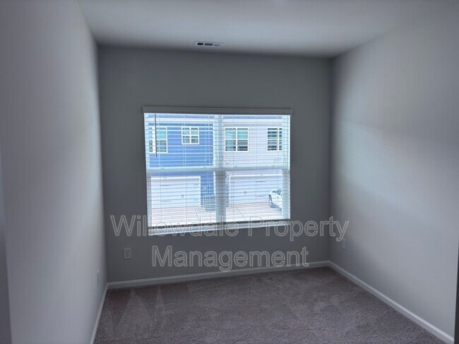 Building Photo - 187 Central Townes Wy