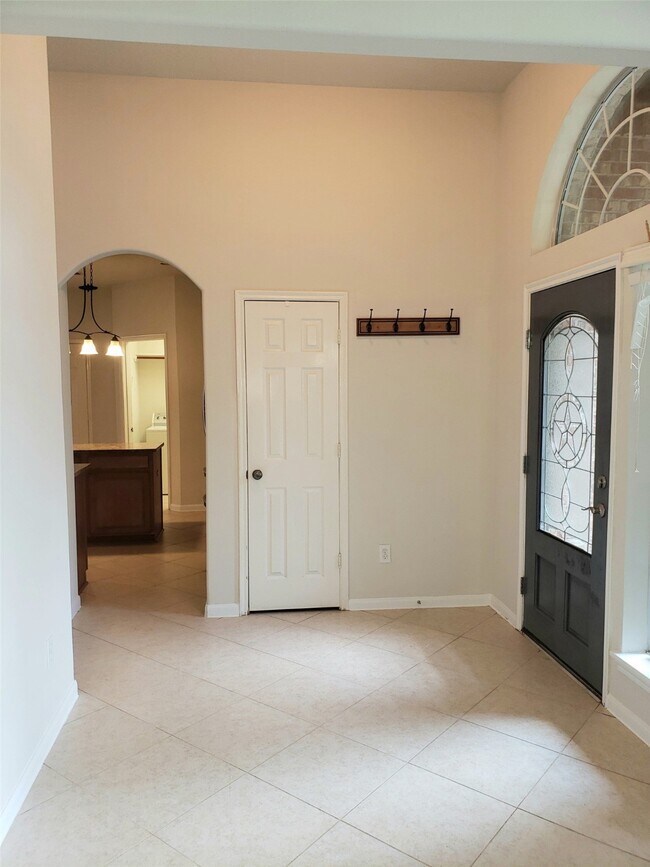 Building Photo - 2302 Cantabria Ln