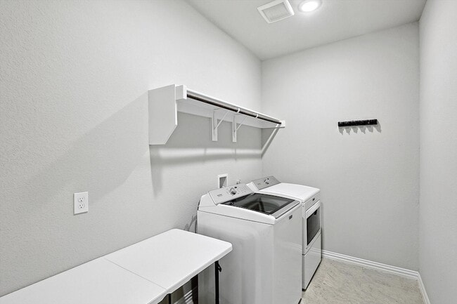 Building Photo - 808 Feather Edge Dr