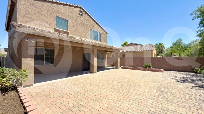Building Photo - 730 N Robins Way