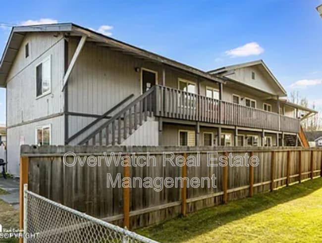 Building Photo - 821 E 12th Ave