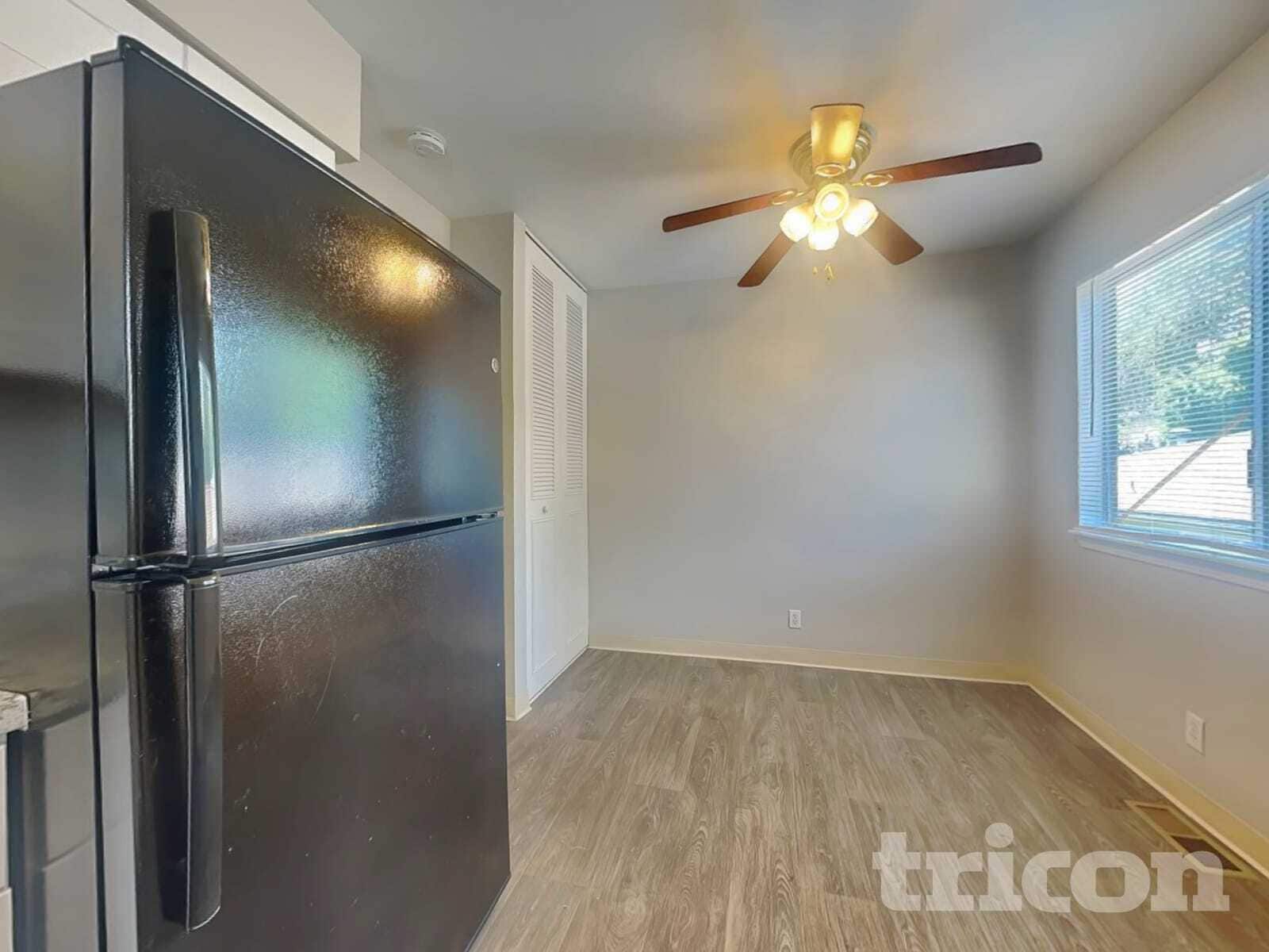 Building Photo - 1270 Kings Row