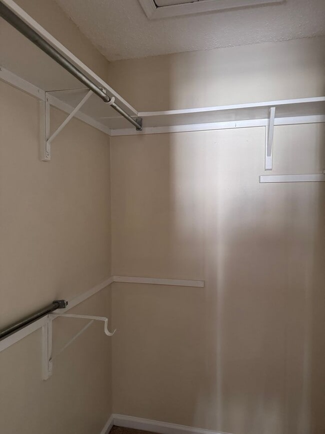 Building Photo - 2 Br 2 Bath