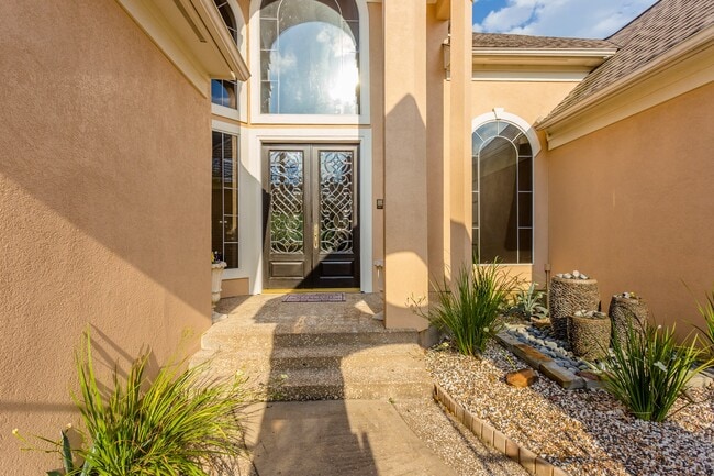 Building Photo - 14 Lake Mist Ct