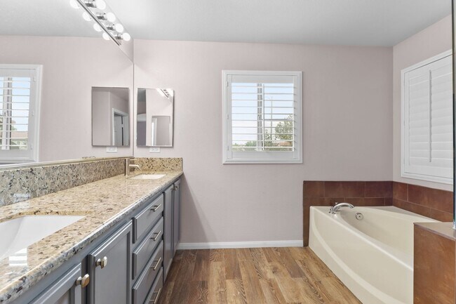 Building Photo - SE!! Pebble and Pollock!! Crystal Springs!...