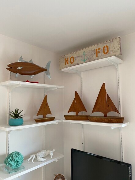 Building Photo - 930 Sound Shore Rd