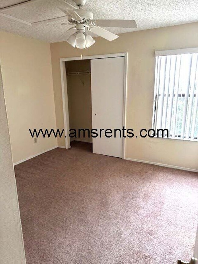 Building Photo - 3 bedroom Townhouse in Orlando