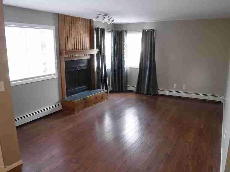 Primary Photo - 1600 Eastridge Dr