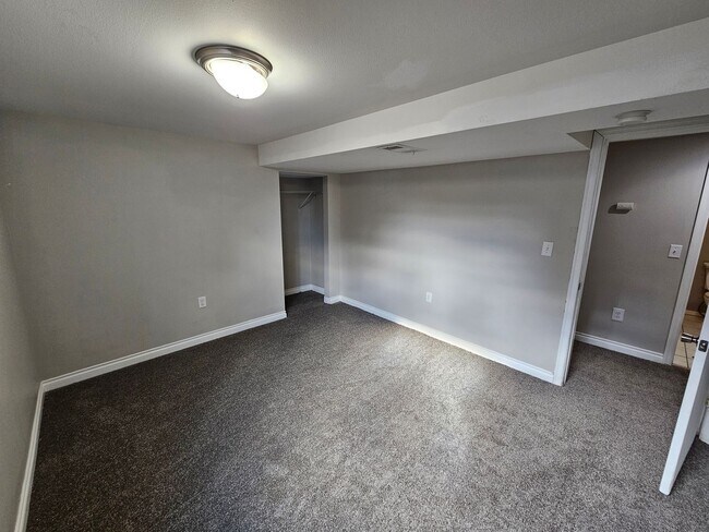 Building Photo - Beautiful Home + Mother-in-Law Suite