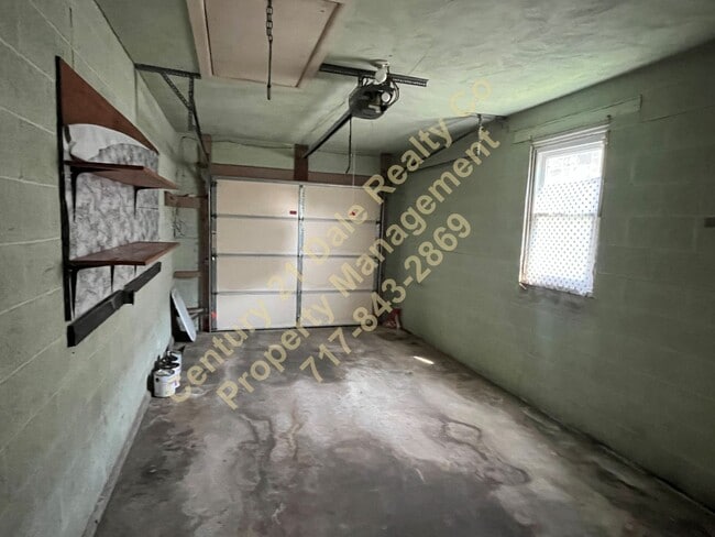 Building Photo - Lovely 3 Bedroom 1 bath all One Level Home...