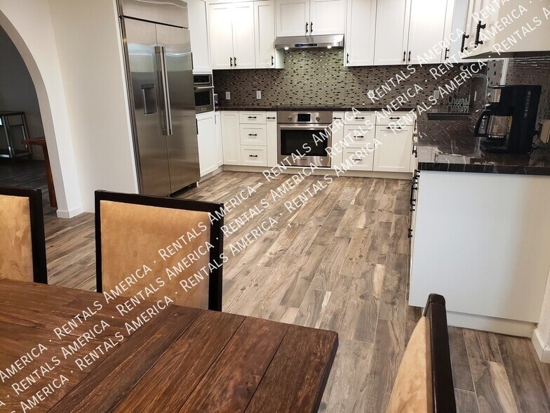 Building Photo - 10626 N 41st St