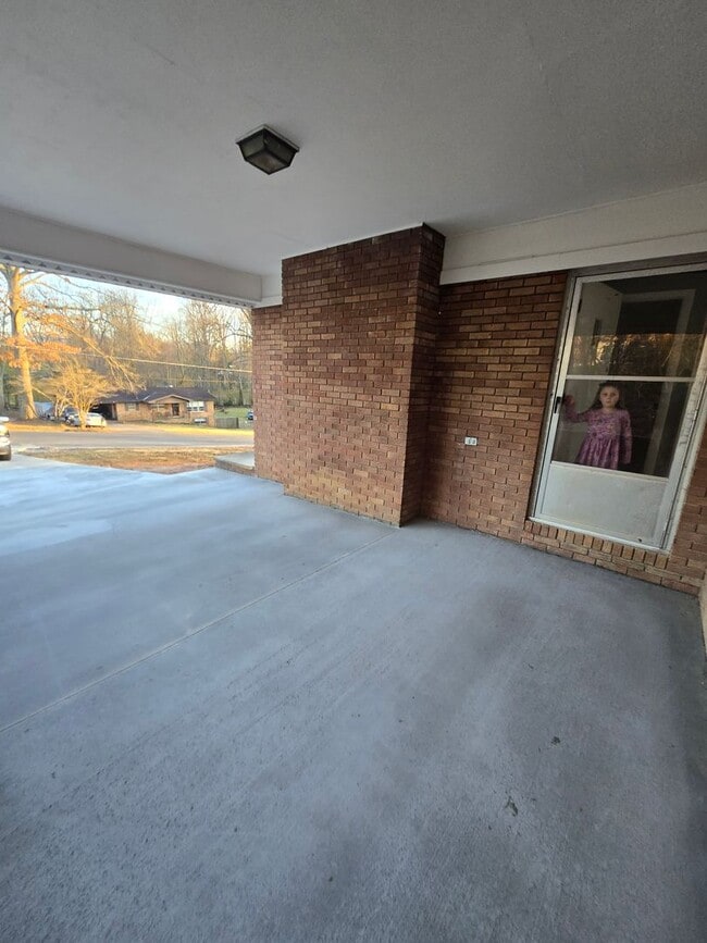 Building Photo - Charming 3-Bedroom, 2-Bathroom Brick Home for Rent