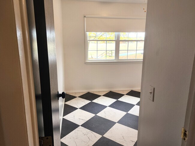 Building Photo - 3886 N West River Rd