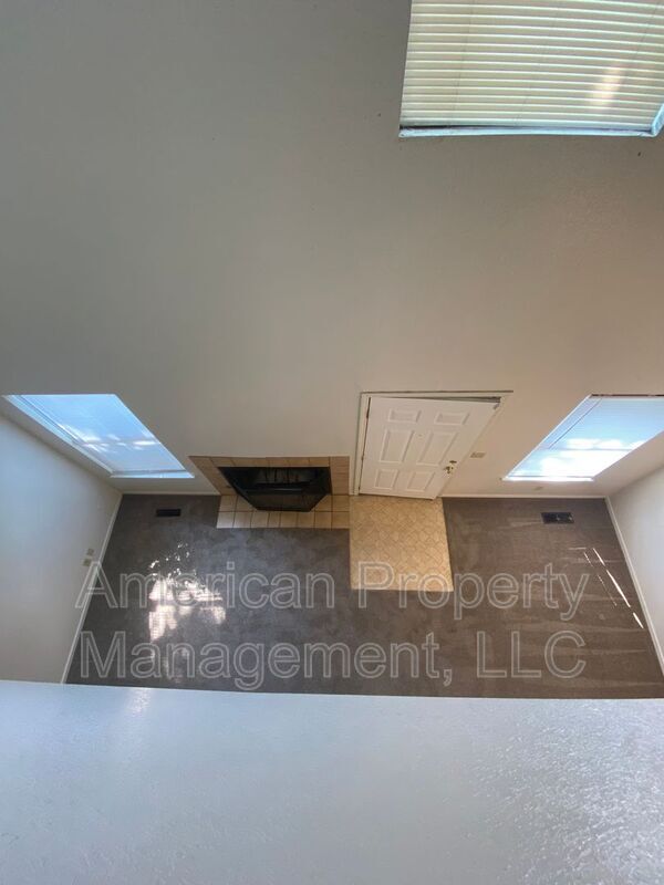 Building Photo - 2303 W Quantico St