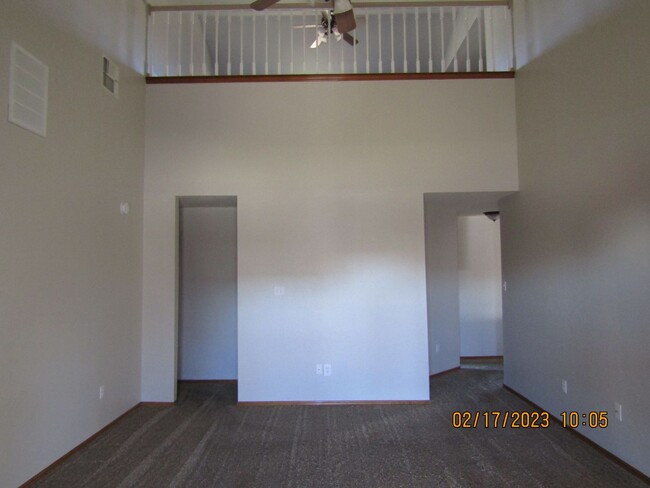 Building Photo - Crown Pointe Area!! PETS ARE NEGOTIABLE WI...