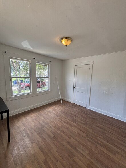 Building Photo - 8410 N Elmer St