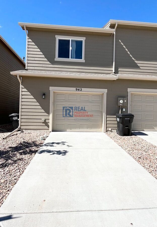 Building Photo - 942 Petra Heights