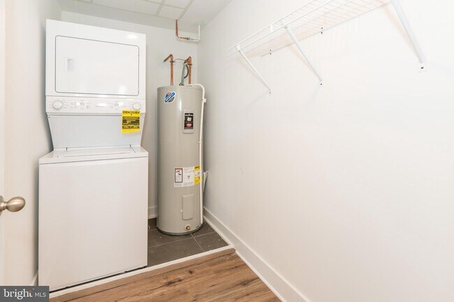 Building Photo - 2220-28 Master St