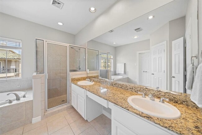 Building Photo - 13611 Brookbluff Ln