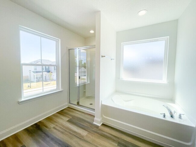 Building Photo - 549 Meloney Dr