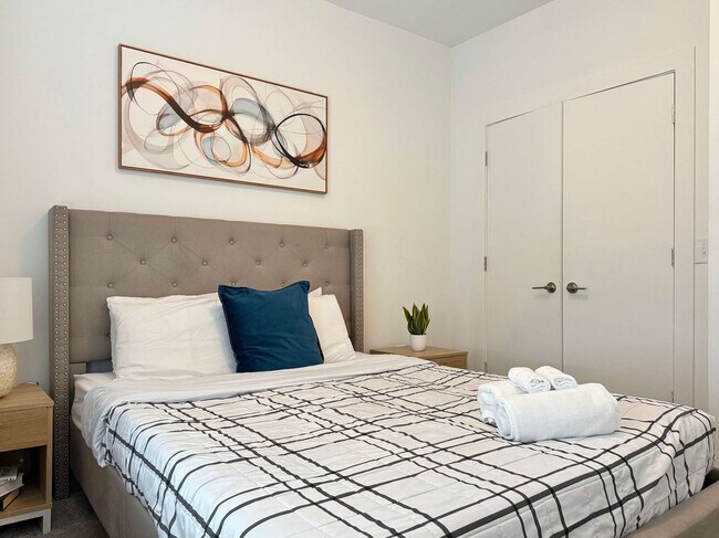 Building Photo - 542 Boulevard NE