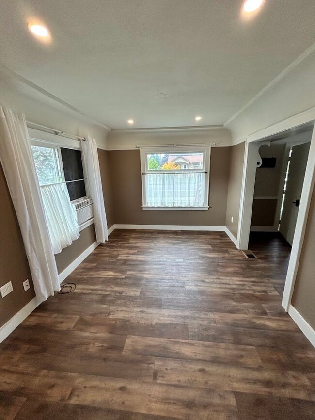 Building Photo - Three Bedroom House for Rent With a Garage...