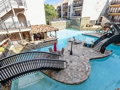 Building Photo - West Plaza Resort-Style  Living